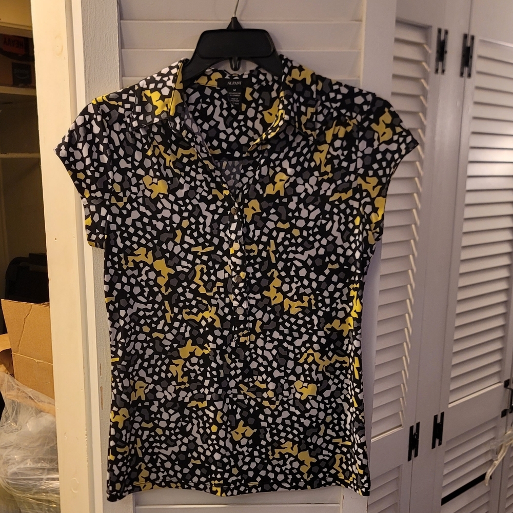 WOMEN'S ALFANI TOP.